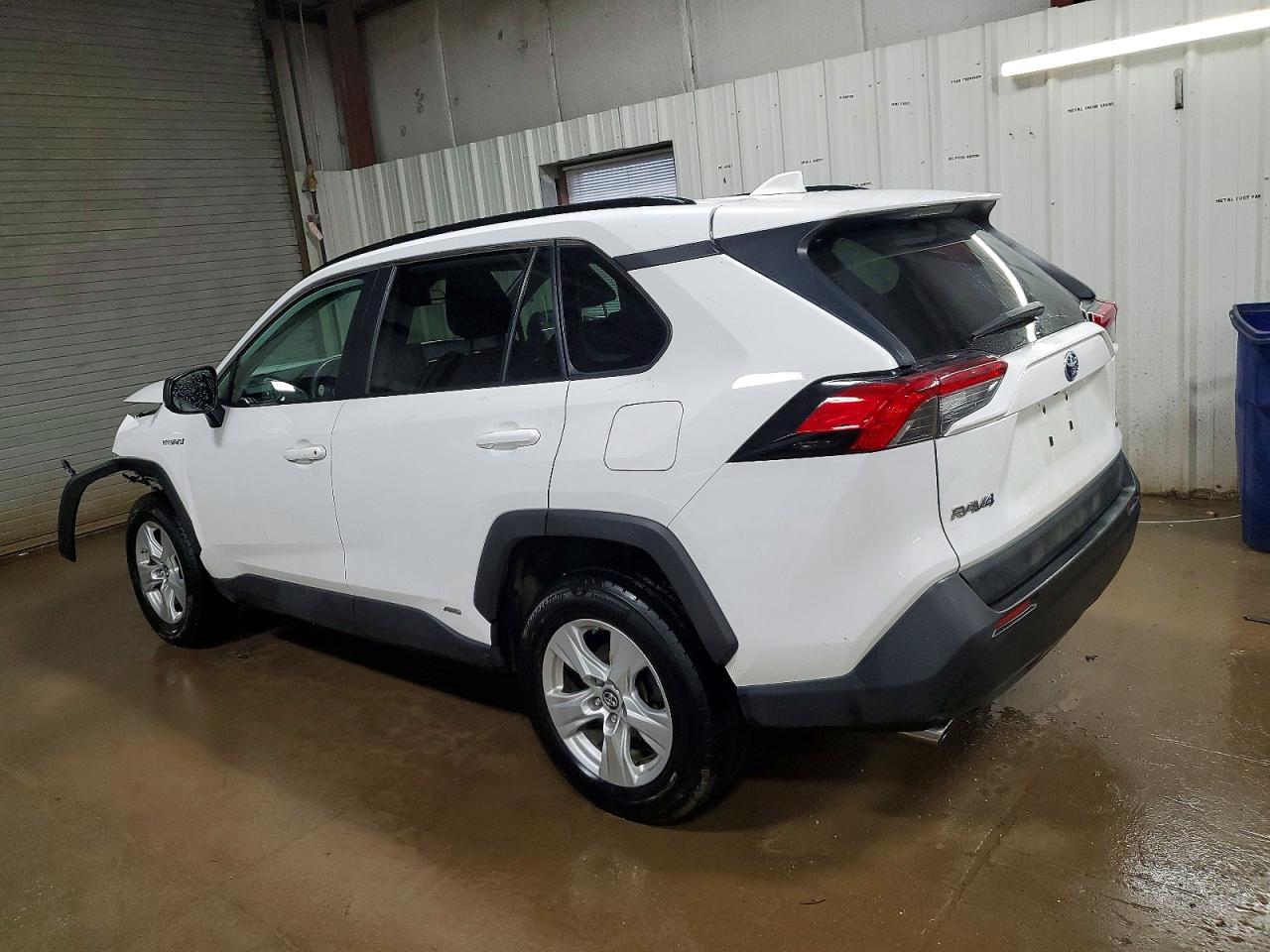 2019 TOYOTA RAV4 LE photo 2