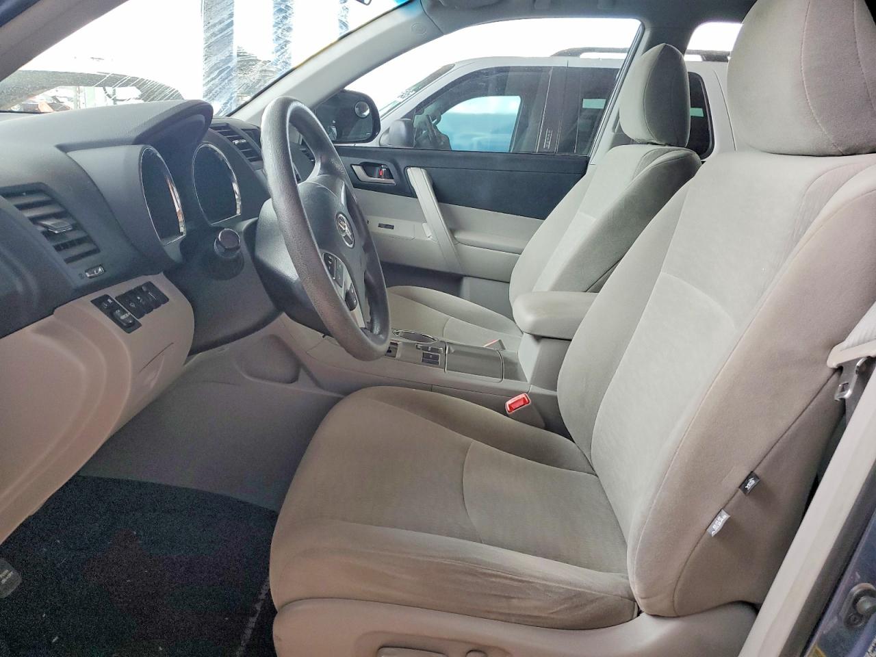 2013 TOYOTA HIGHLANDER BASE photo 7