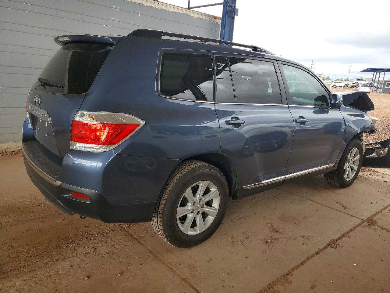 2013 TOYOTA HIGHLANDER BASE photo 3