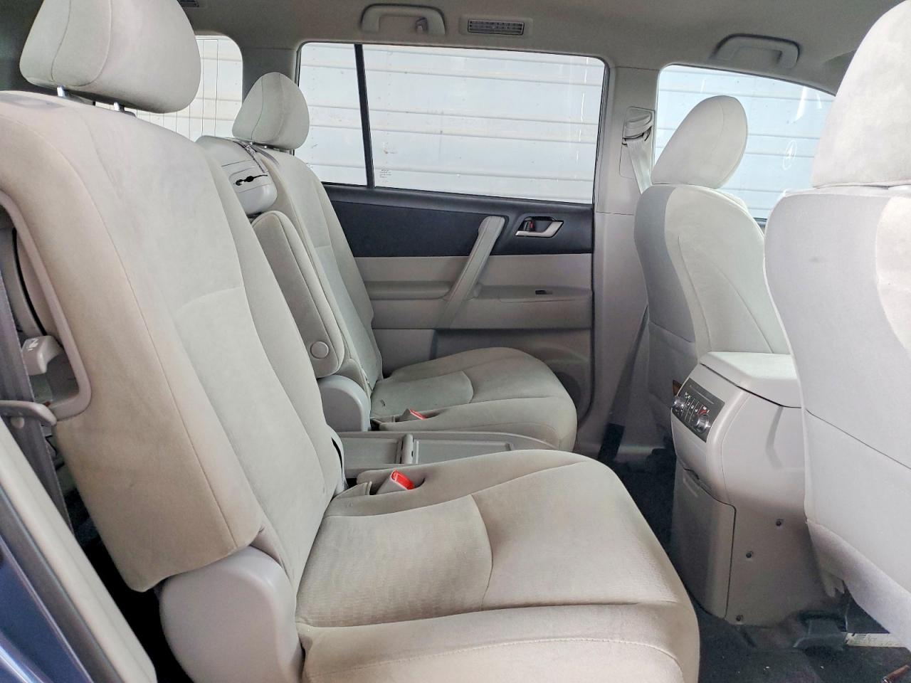 2013 TOYOTA HIGHLANDER BASE photo 10