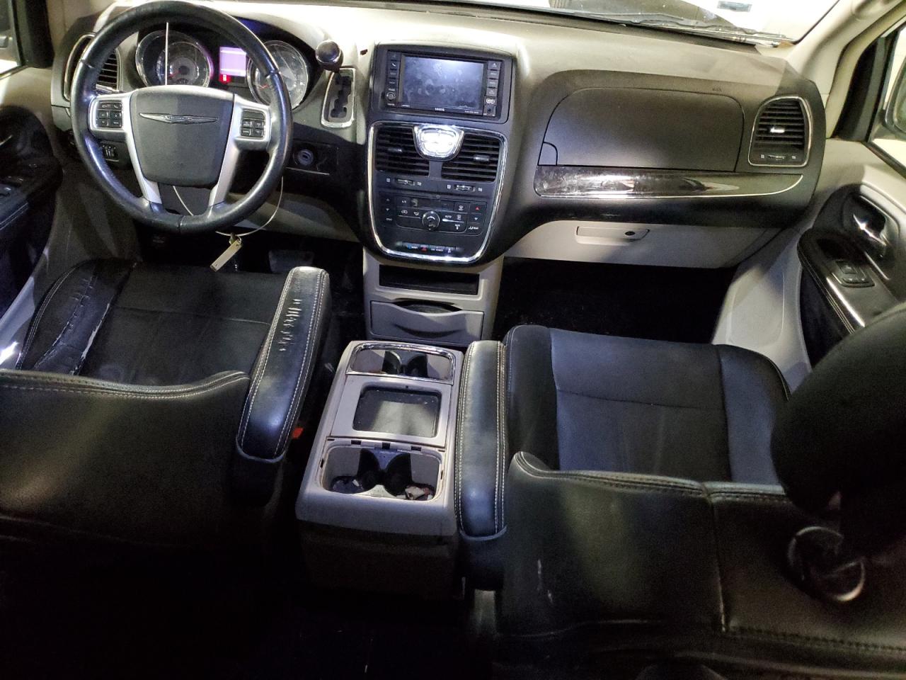 2012 CHRYSLER TOWN & COUNTRY TOURING photo 8