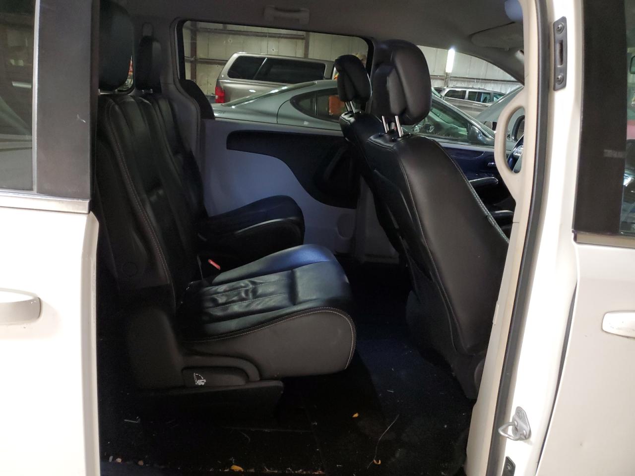 2012 CHRYSLER TOWN & COUNTRY TOURING photo 11