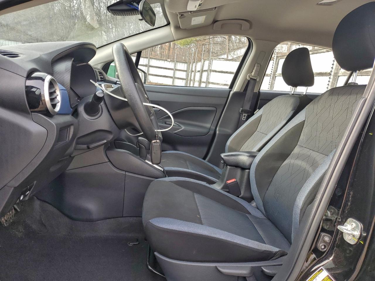 2025 NISSAN VERSA SV photo 7