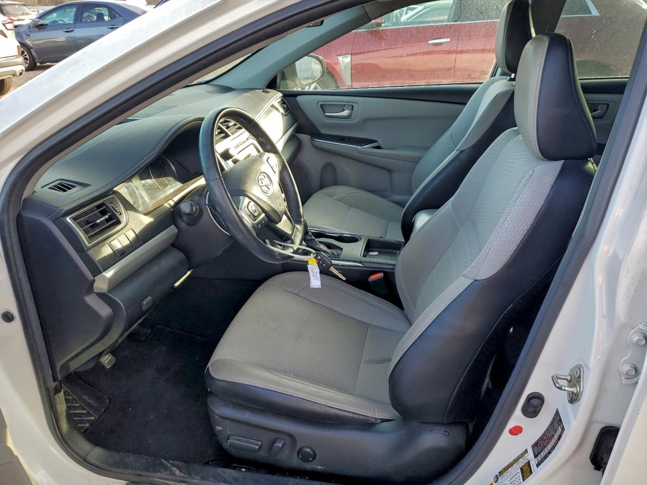2017 TOYOTA CAMRY LE photo 7