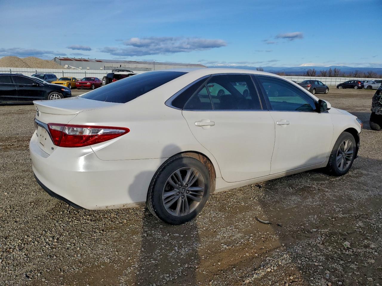 2017 TOYOTA CAMRY LE photo 3