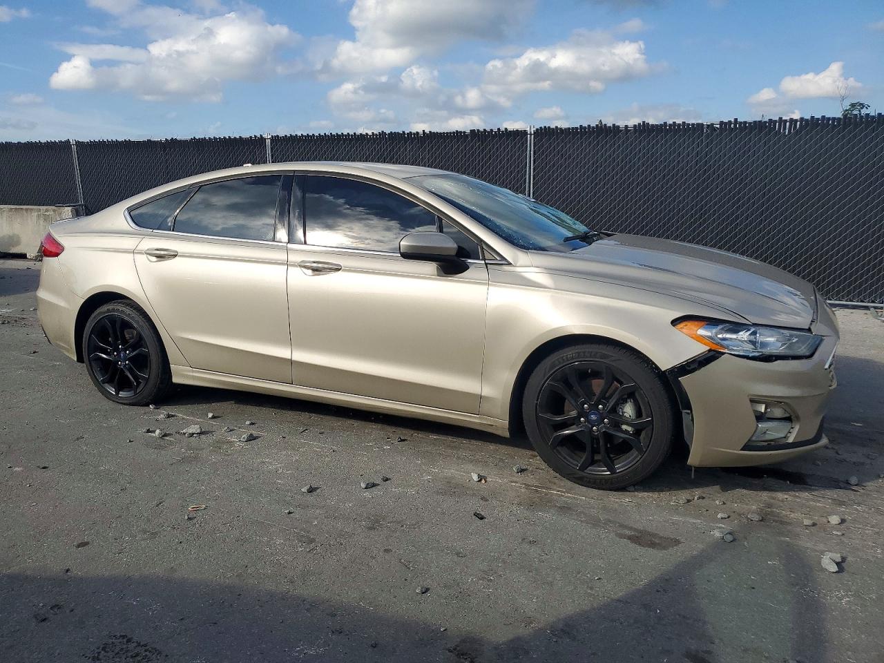 2019 FORD FUSION SE photo 4