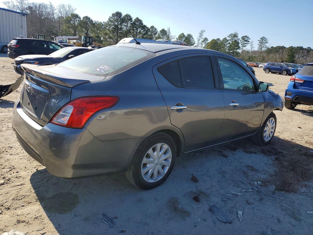 2018 NISSAN VERSA S photo 3