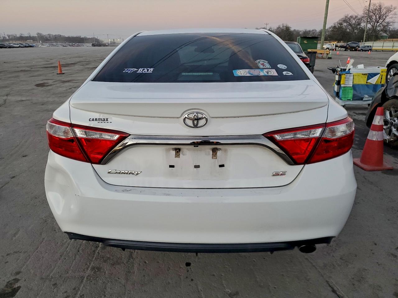 2015 TOYOTA CAMRY LE photo 6