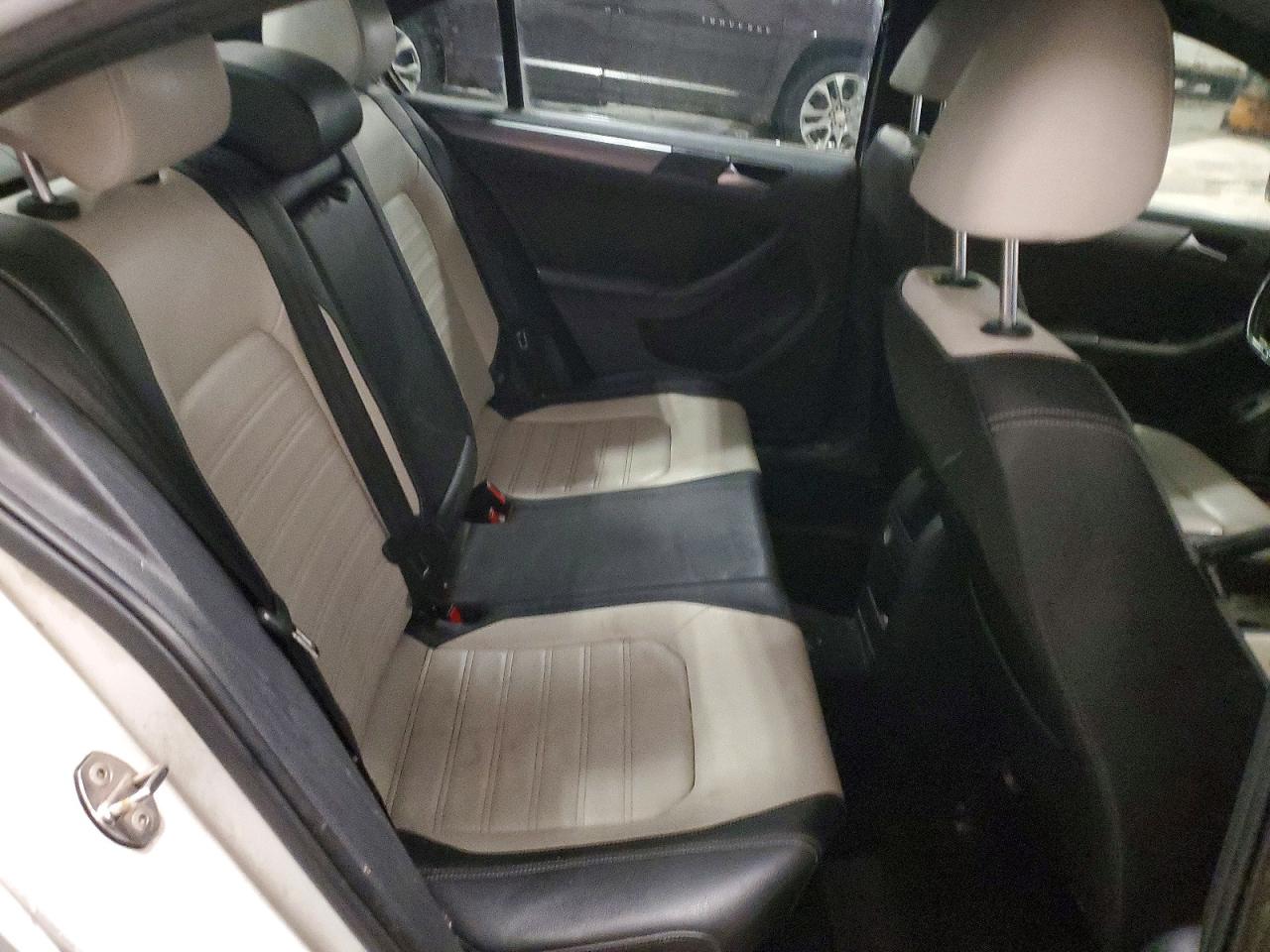 2016 VOLKSWAGEN JETTA SPORT photo 10