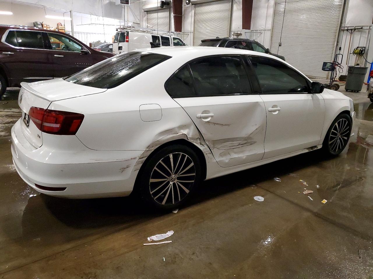2016 VOLKSWAGEN JETTA SPORT photo 3