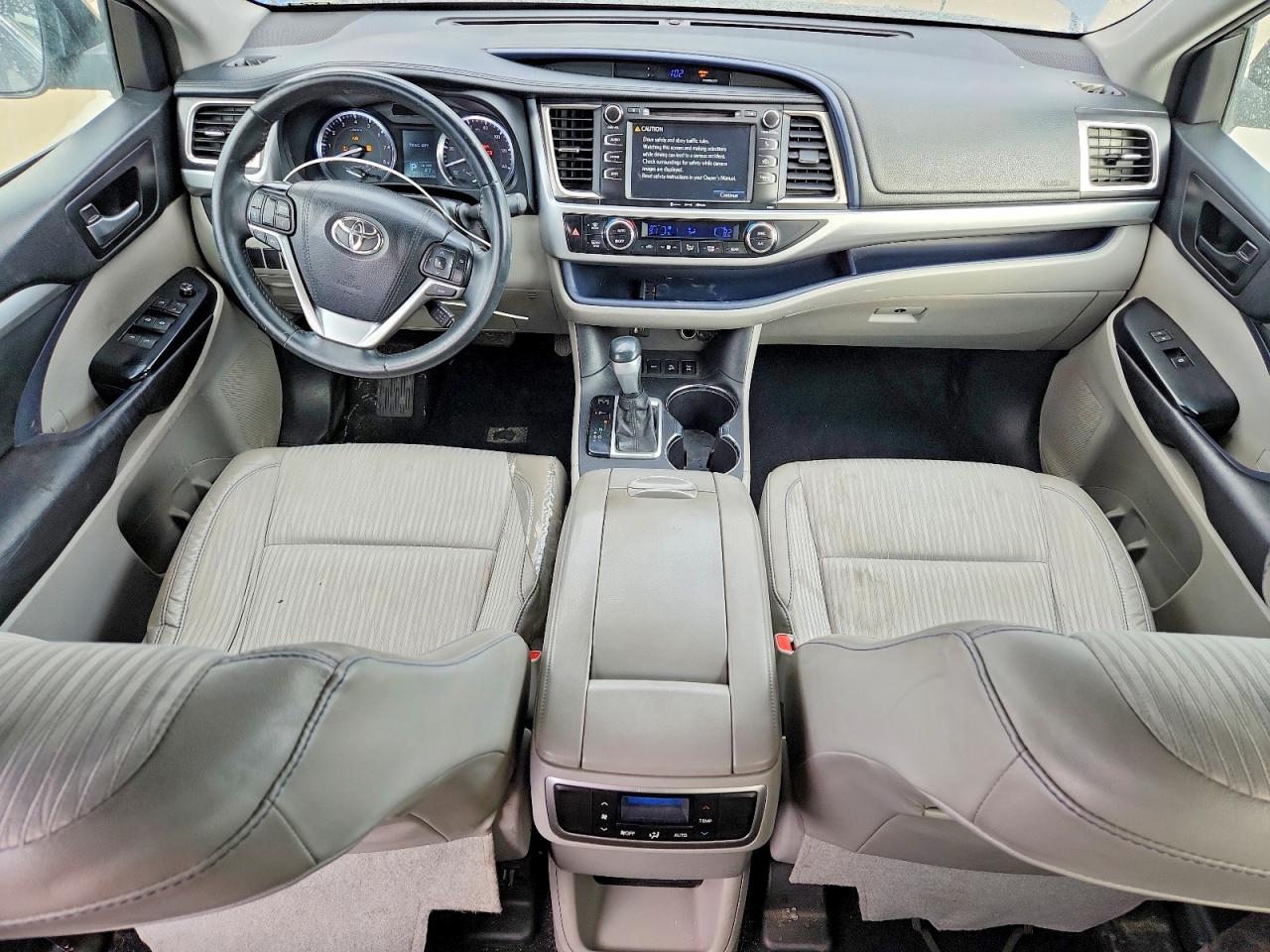 2016 TOYOTA HIGHLANDER LE photo 22