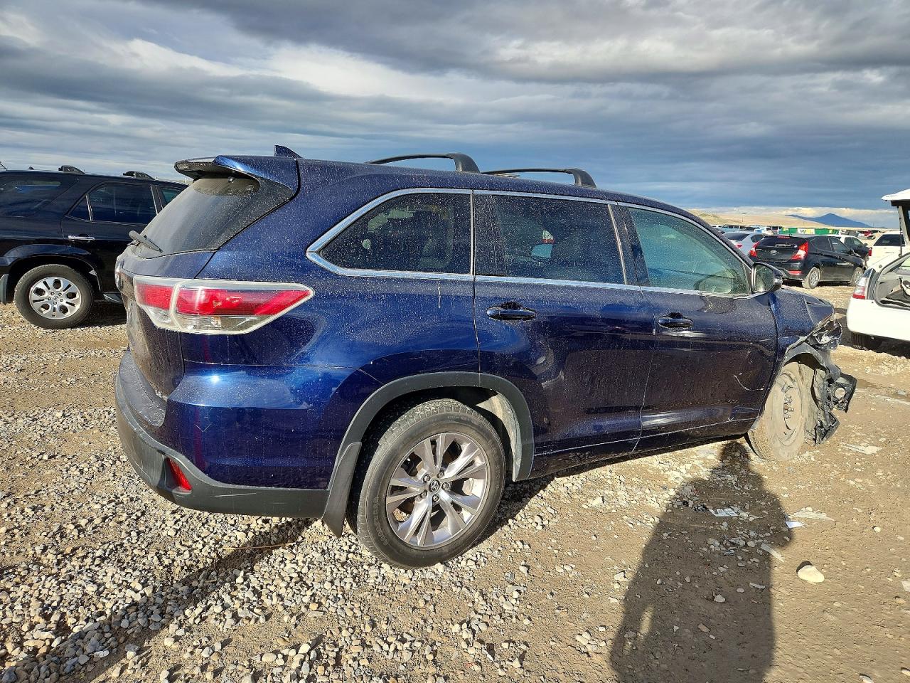 2016 TOYOTA HIGHLANDER LE photo 7