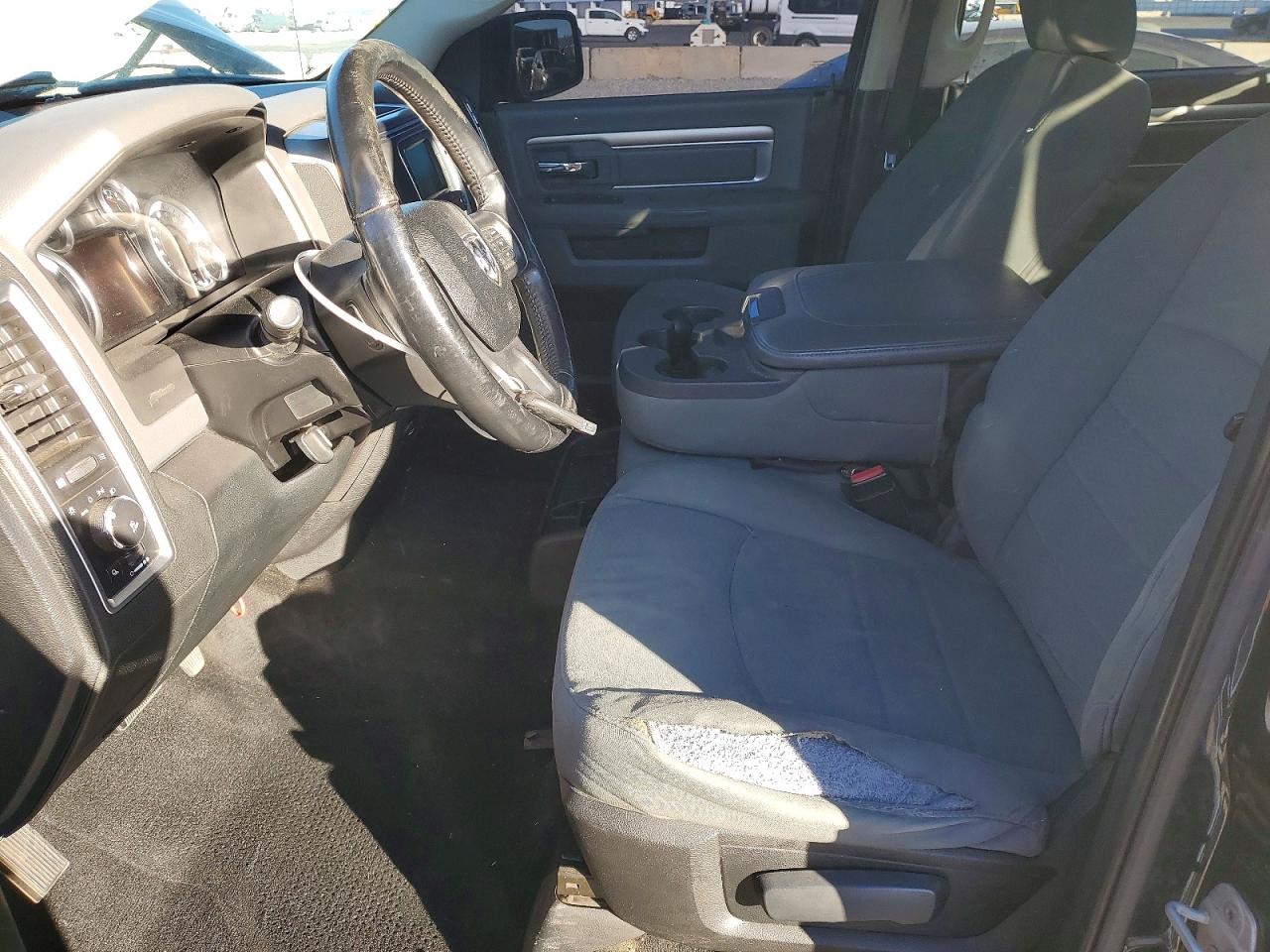 2014 RAM 1500 SLT photo 7