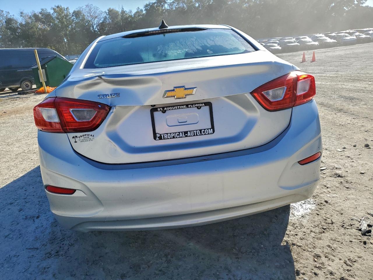 2017 CHEVROLET CRUZE LS photo 6