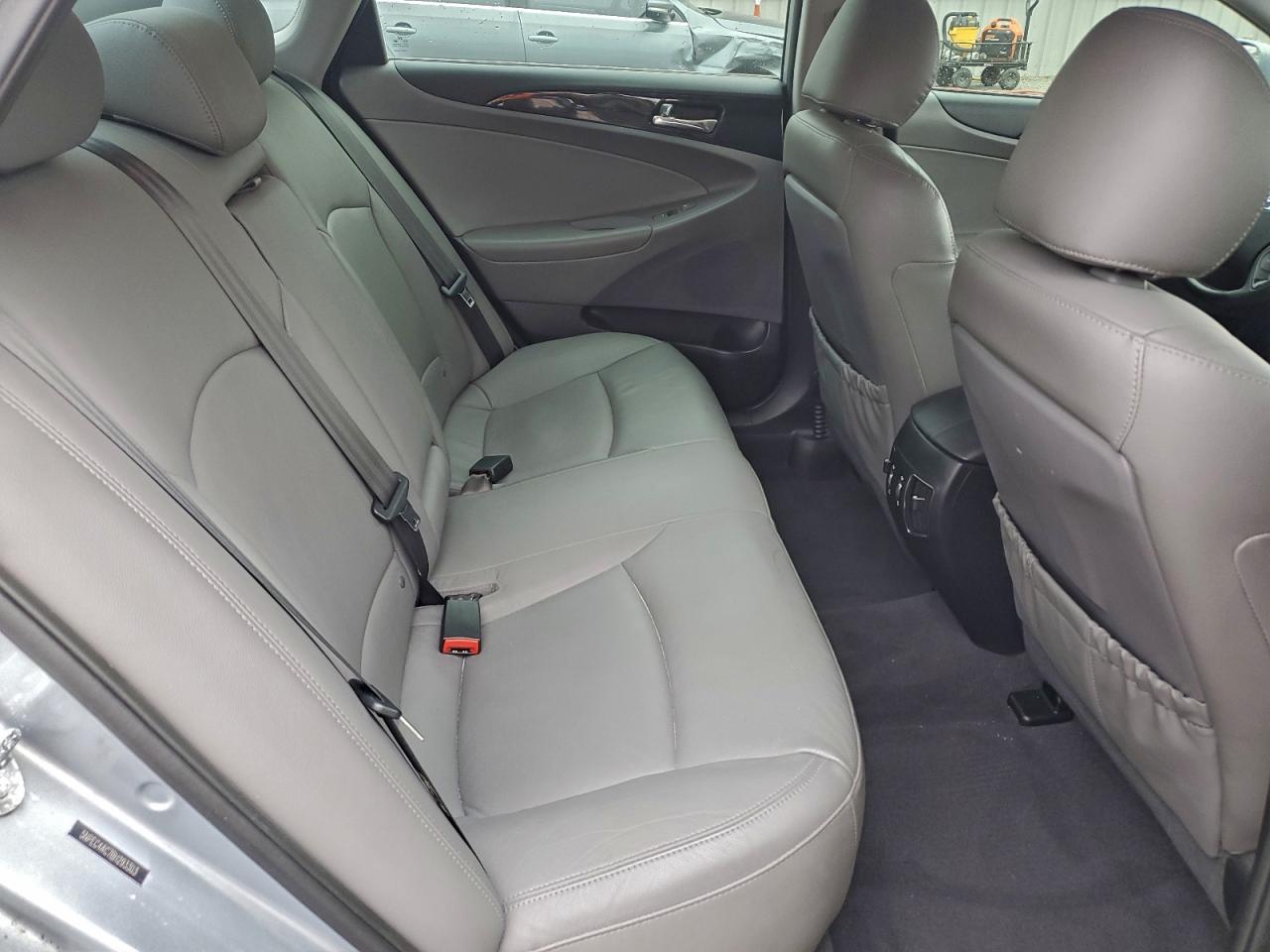 2011 HYUNDAI SONATA SE photo 10