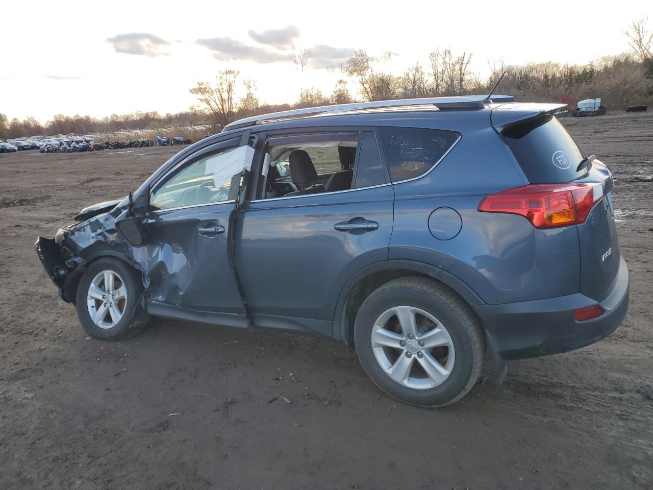 2014 TOYOTA RAV4 XLE photo 2