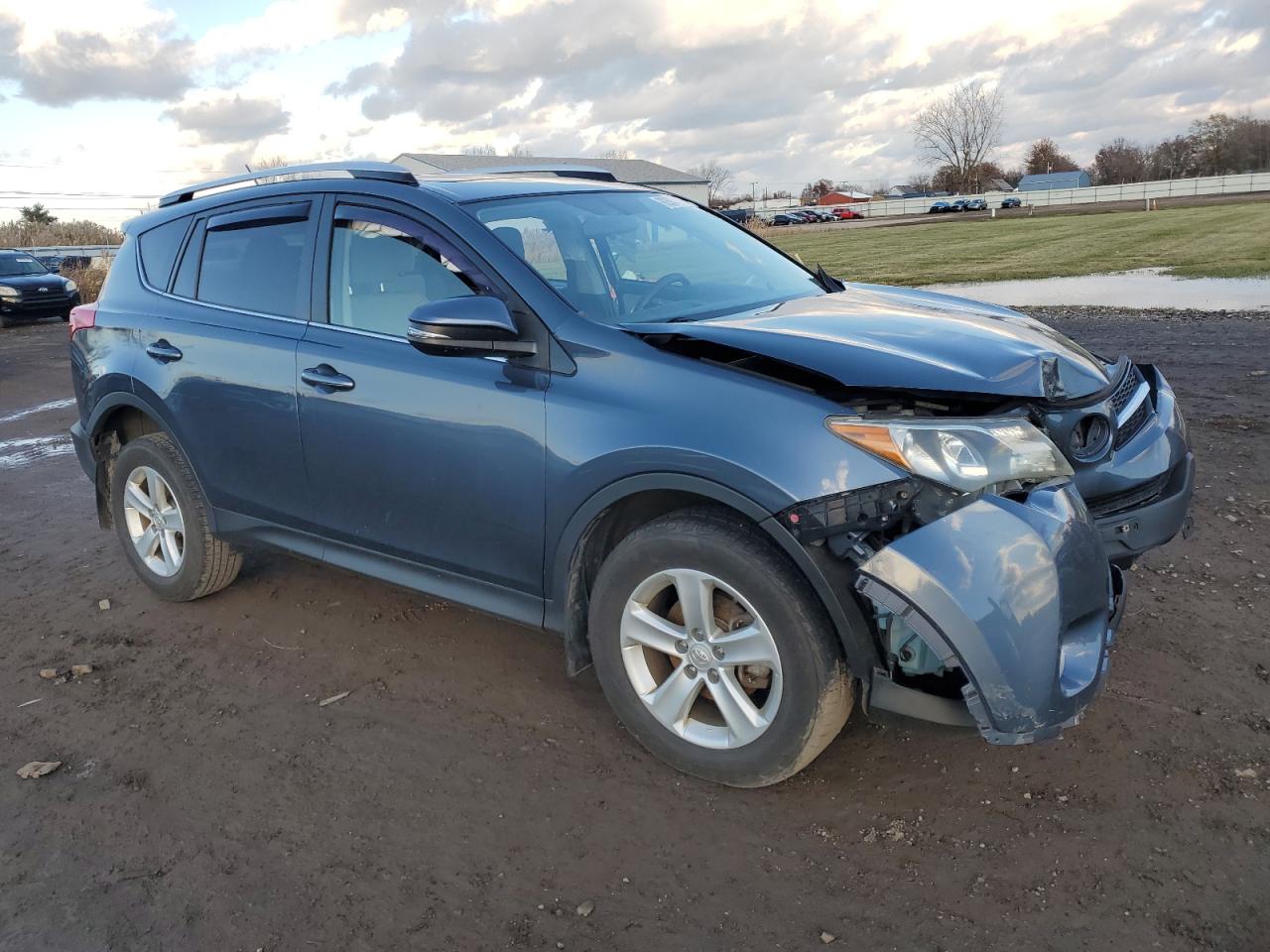 2014 TOYOTA RAV4 XLE photo 4
