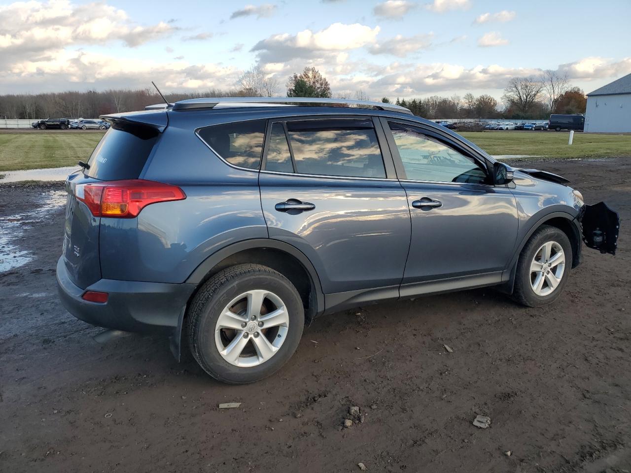 2014 TOYOTA RAV4 XLE photo 3