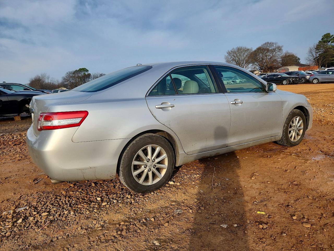 2011 TOYOTA CAMRY BASE photo 3