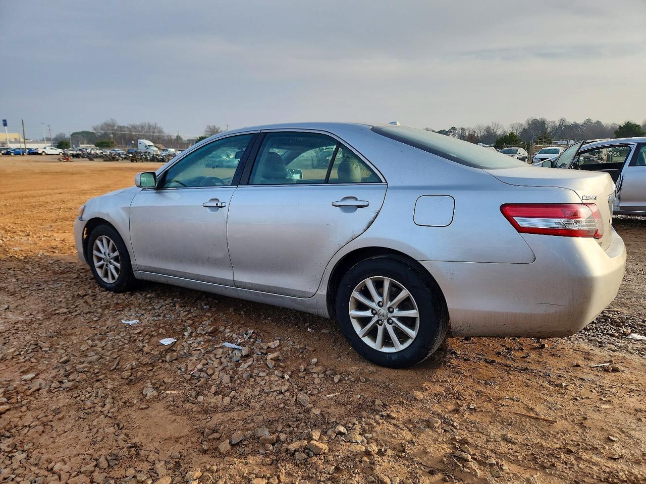 2011 TOYOTA CAMRY BASE photo 2