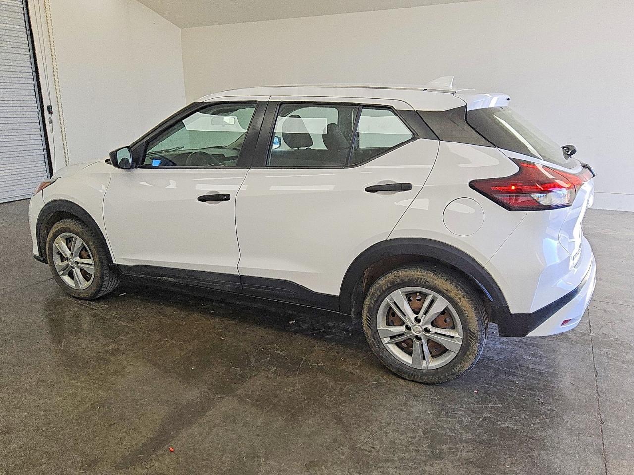 2022 NISSAN KICKS S photo 2