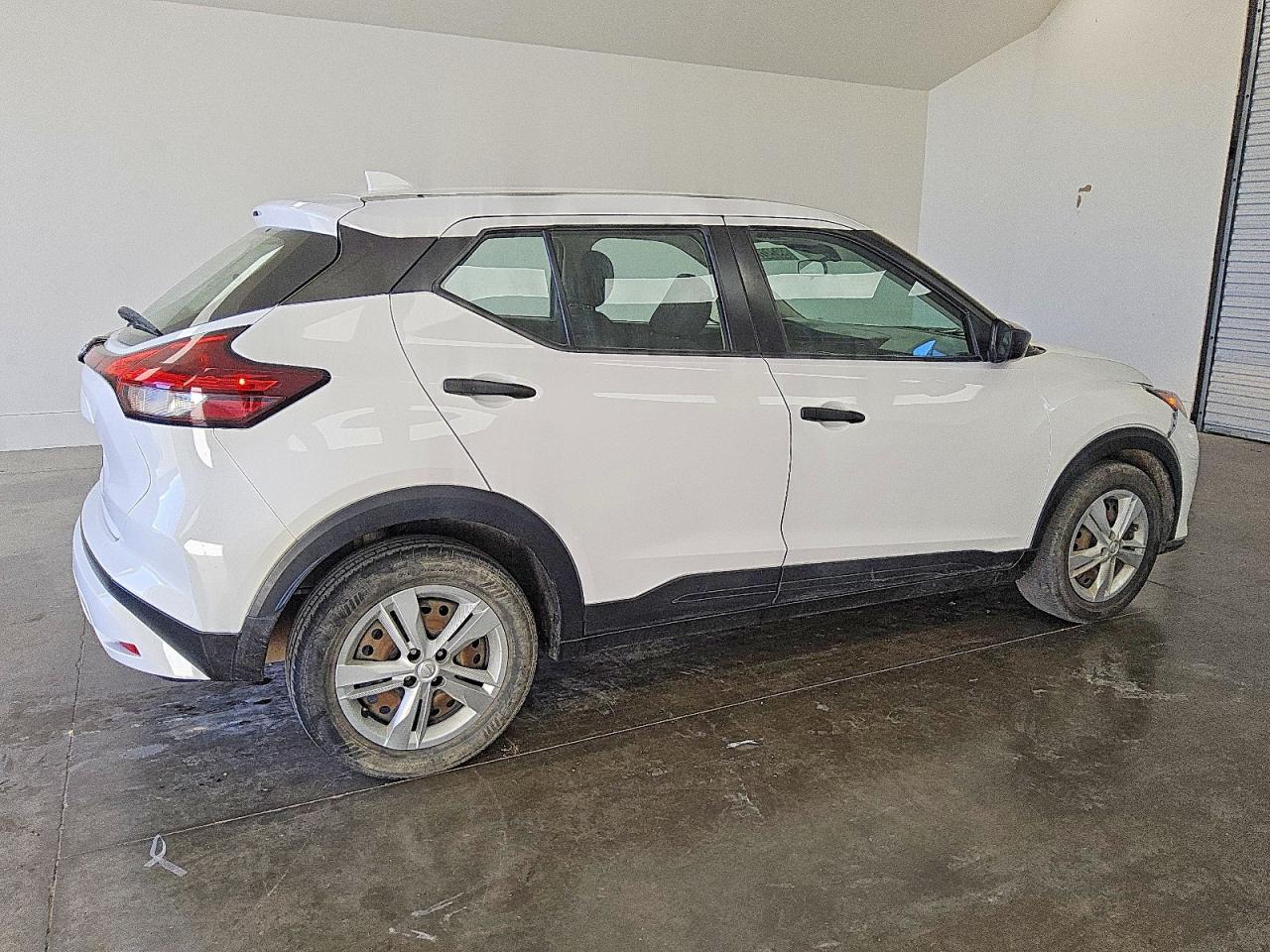 2022 NISSAN KICKS S photo 3