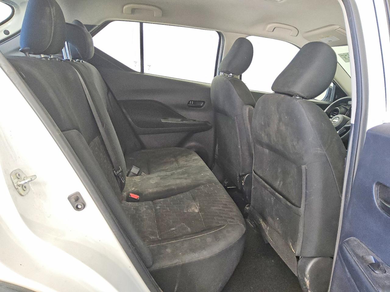 2022 NISSAN KICKS S photo 11