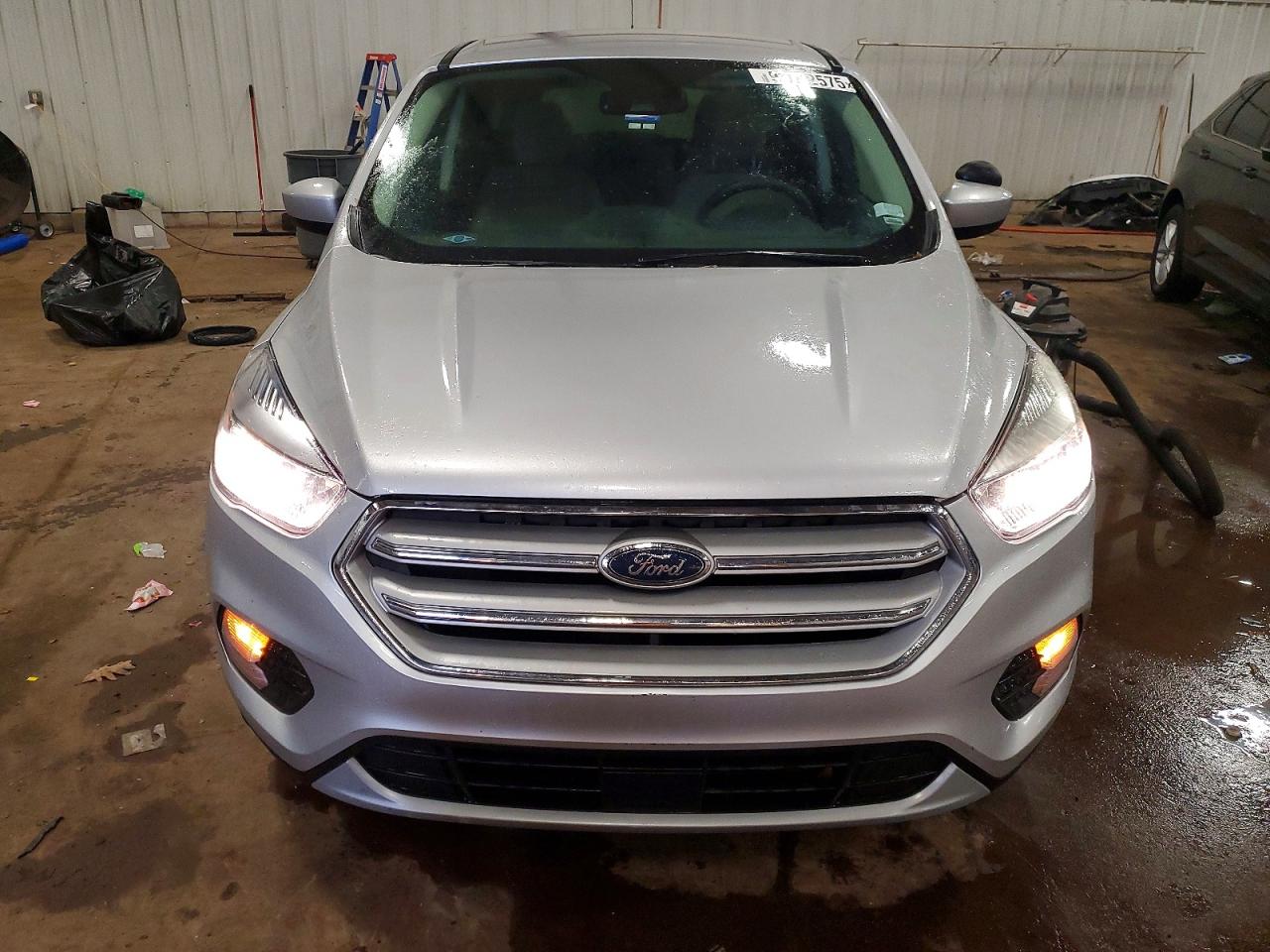 2019 FORD ESCAPE SE photo 9