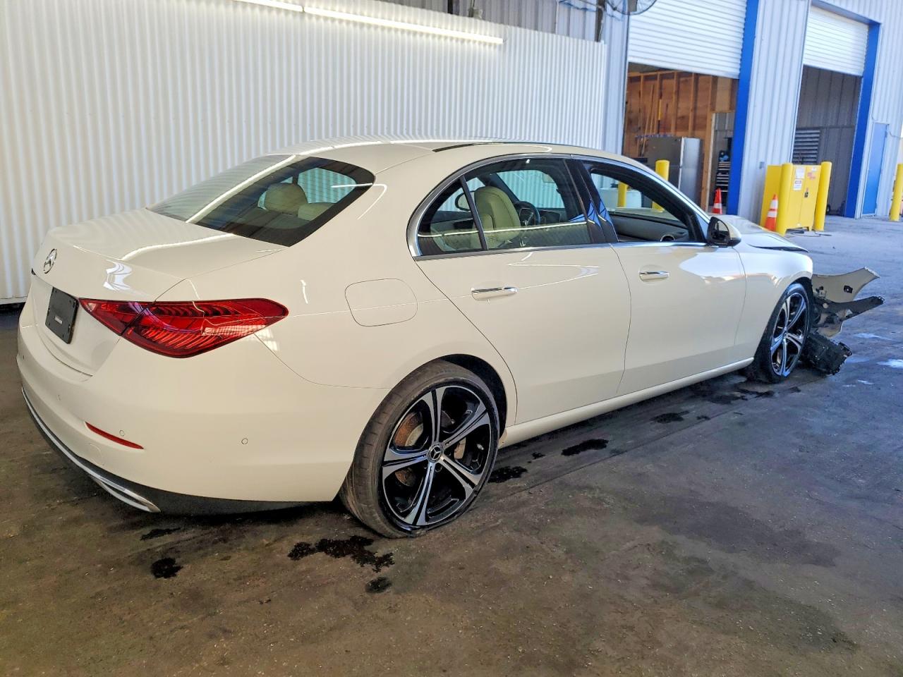 2025 MERCEDES-BENZ C 300 photo 3