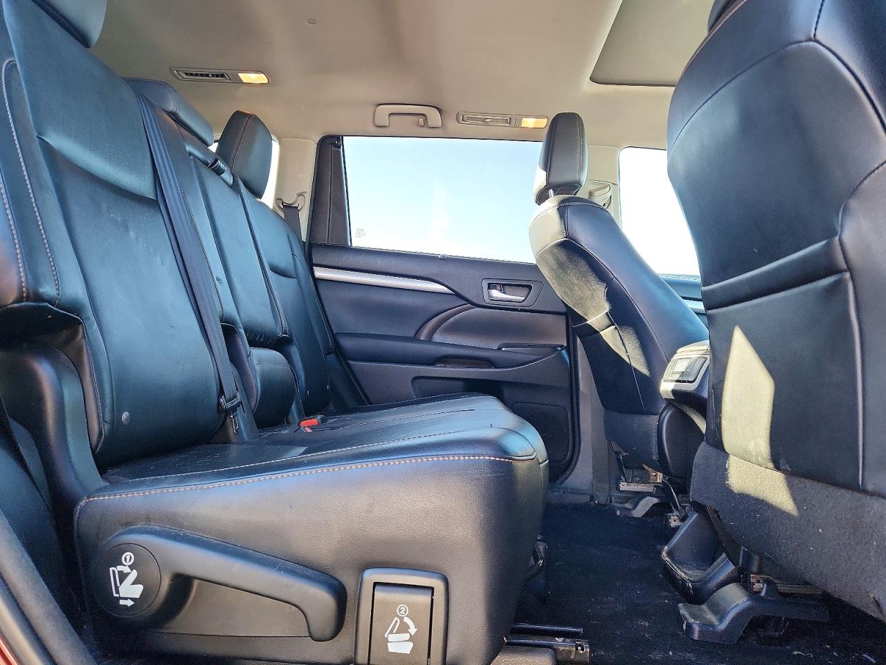 2014 TOYOTA HIGHLANDER XLE photo 10