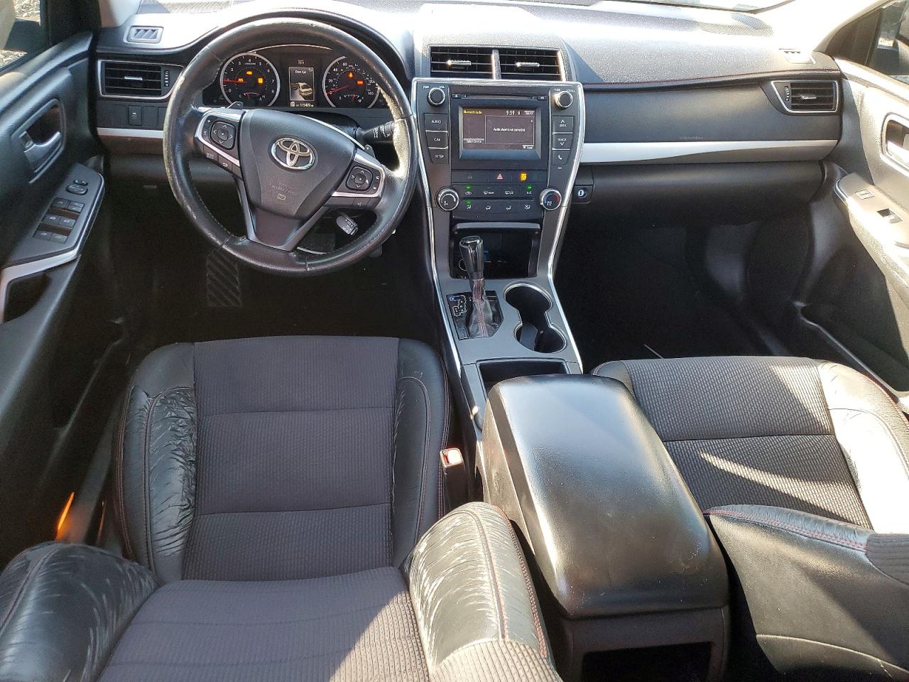 2017 TOYOTA CAMRY LE photo 8