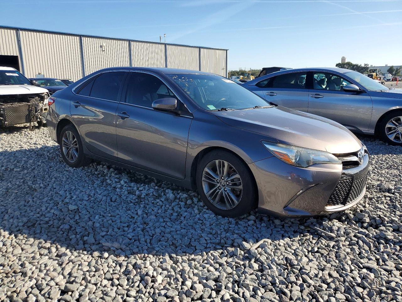 2017 TOYOTA CAMRY LE photo 4