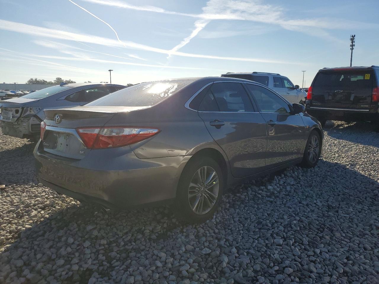 2017 TOYOTA CAMRY LE photo 3