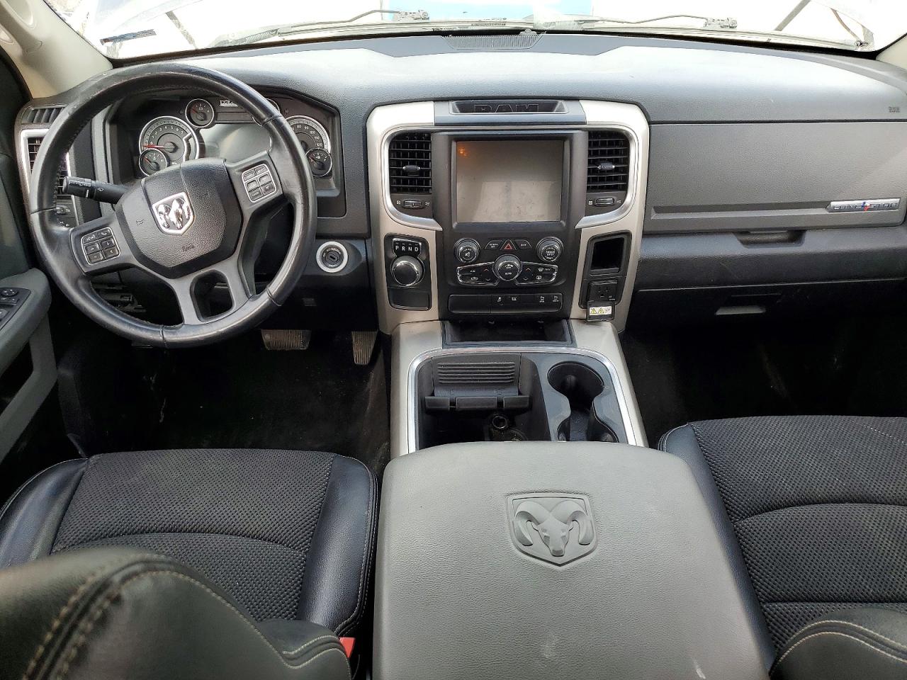 2017 RAM 1500 SLT photo 8