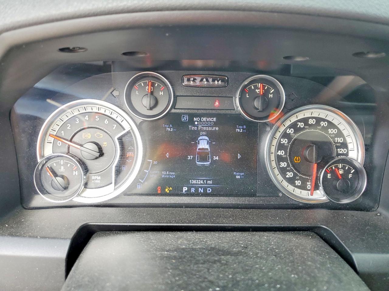 2017 RAM 1500 SLT photo 9