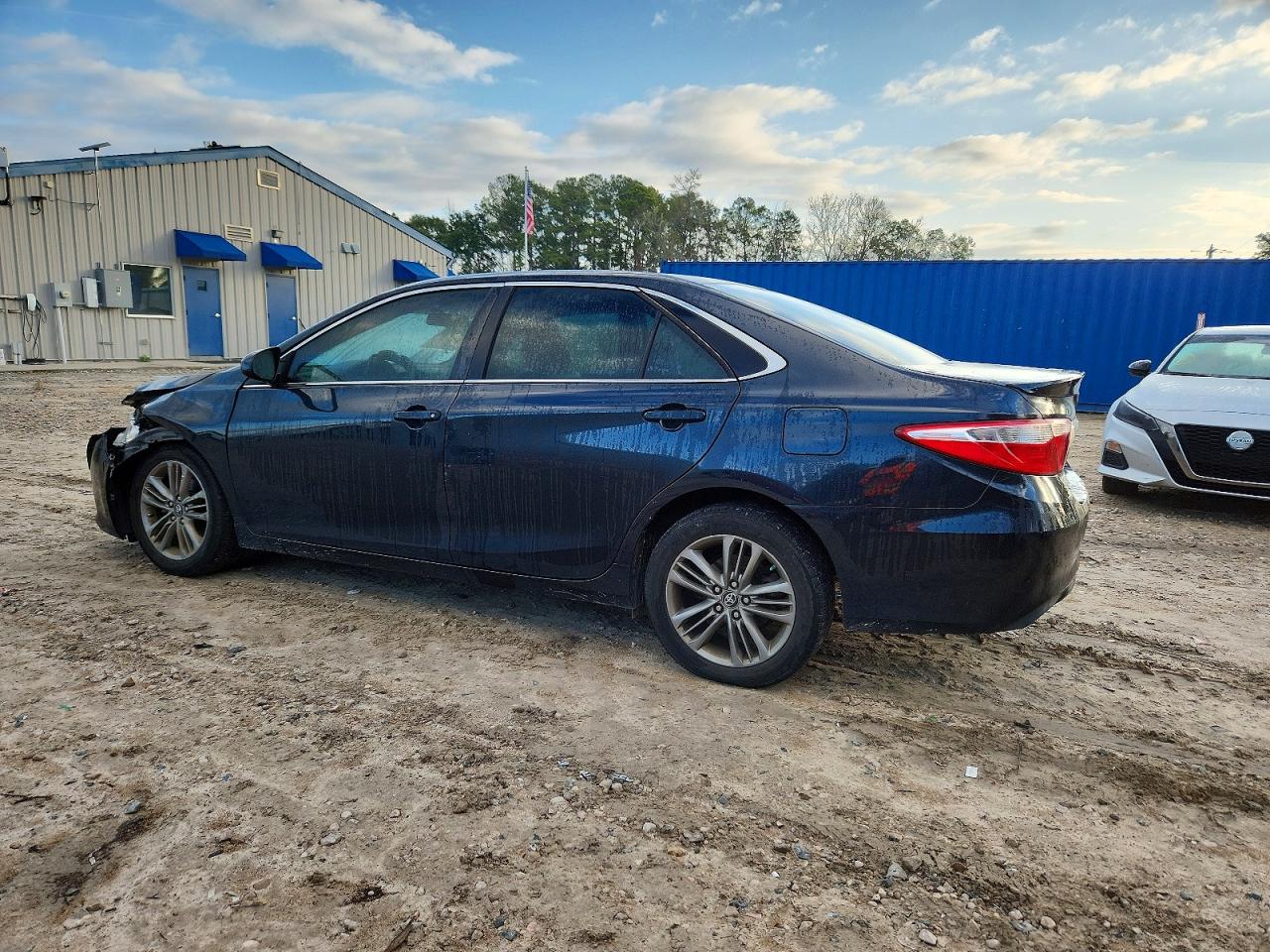 2017 TOYOTA CAMRY LE photo 2