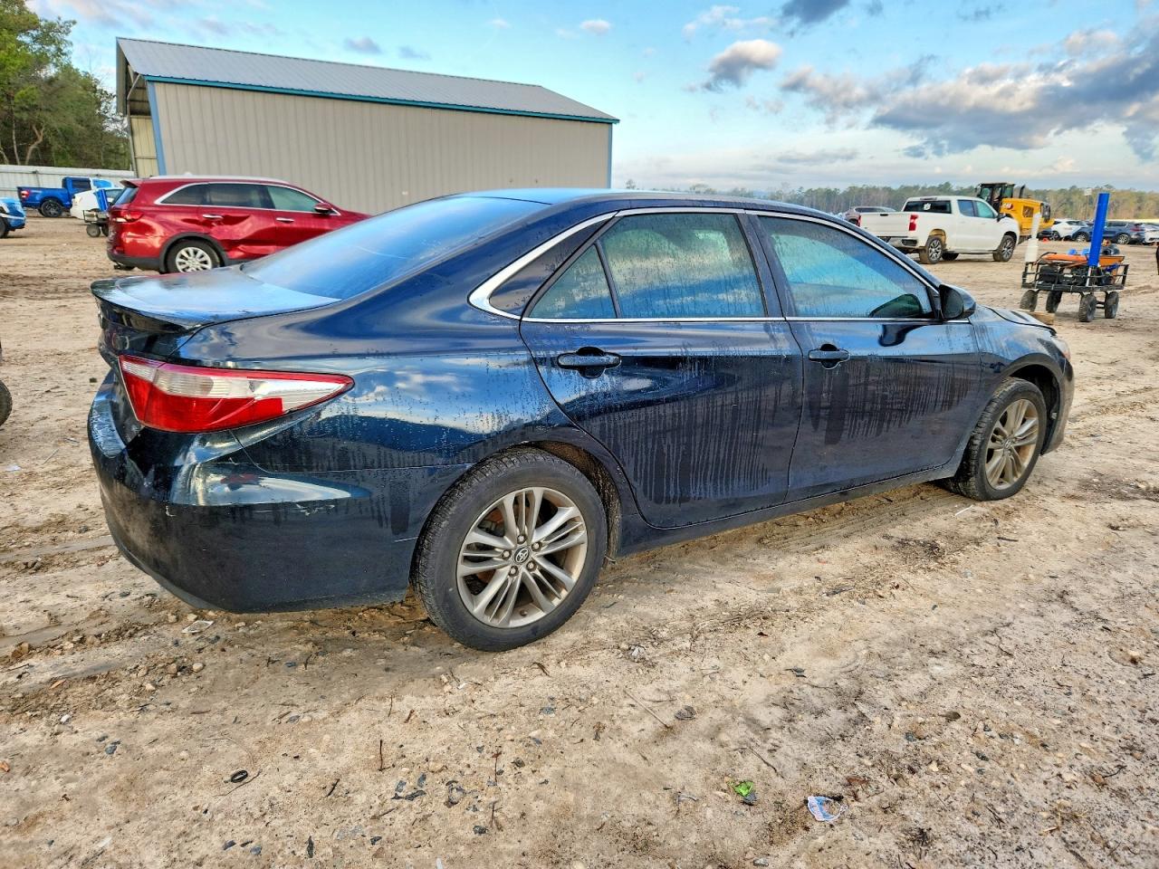 2017 TOYOTA CAMRY LE photo 3