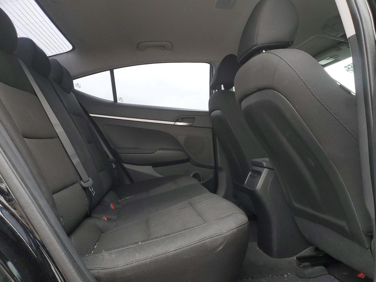 2019 HYUNDAI ELANTRA SE photo 10
