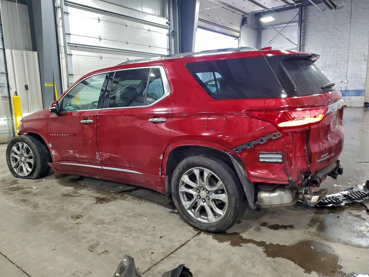 2019 CHEVROLET TRAVERSE PREMIER photo 2