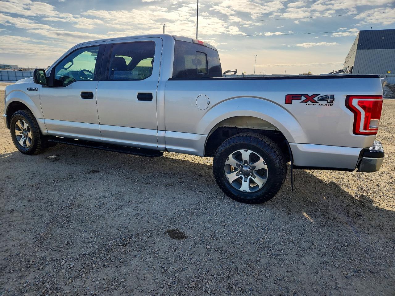 2017 FORD F150 SUPERCREW photo 2