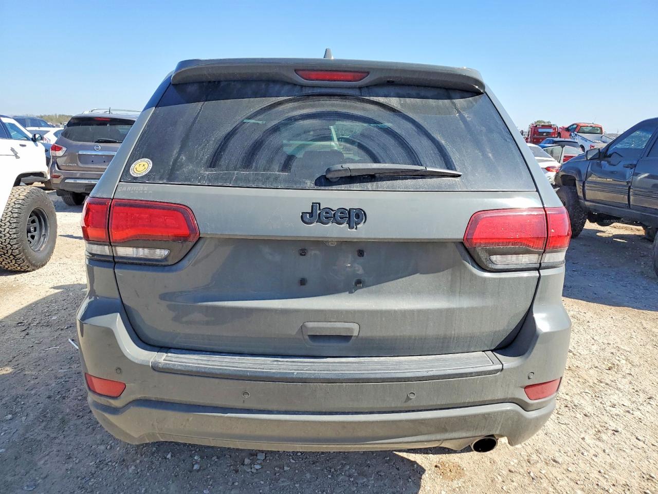 2020 JEEP GRAND CHEROKEE LAREDO photo 6