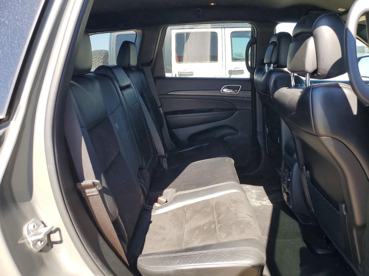 2020 JEEP GRAND CHEROKEE LAREDO photo 11