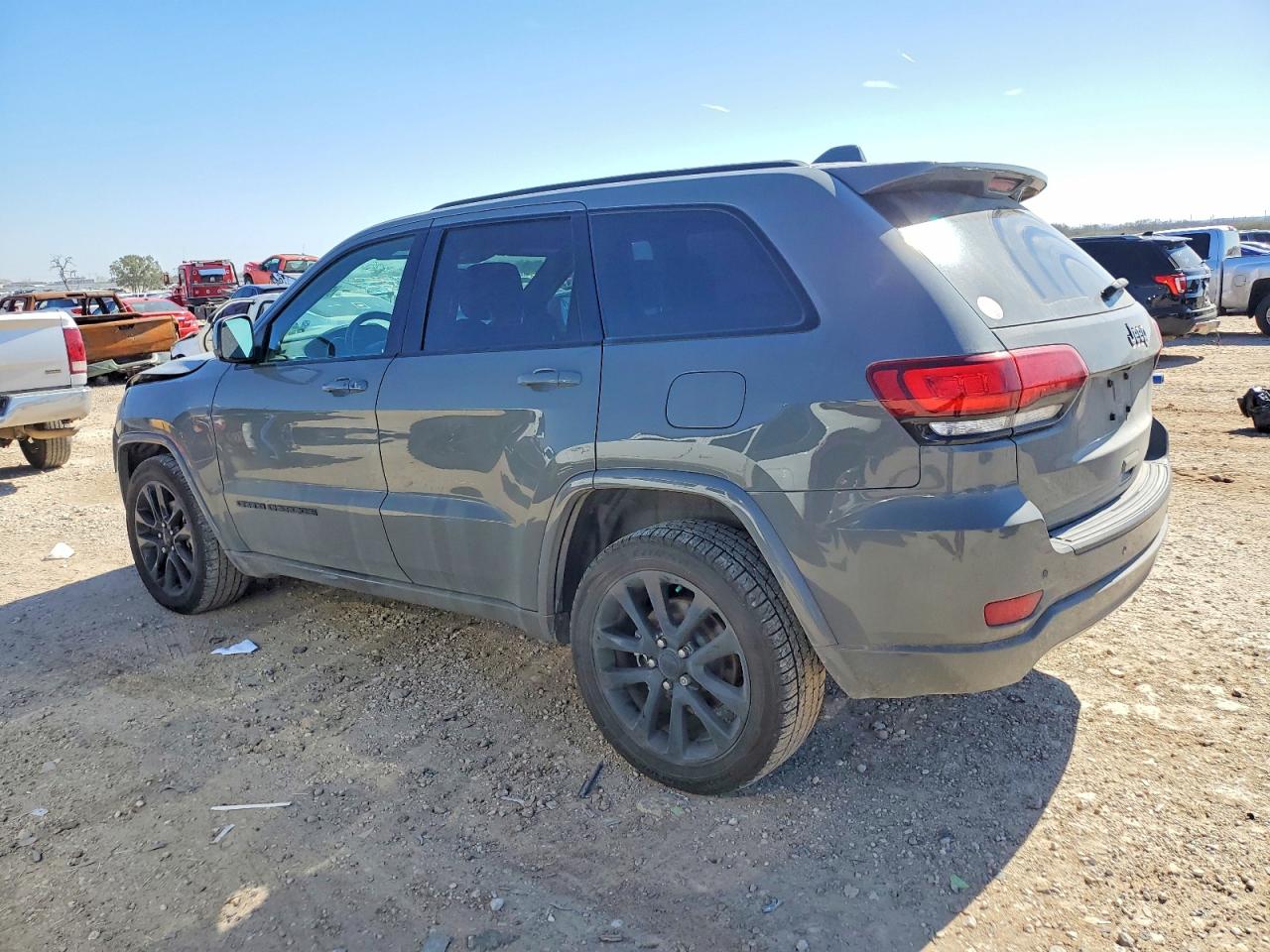 2020 JEEP GRAND CHEROKEE LAREDO photo 2