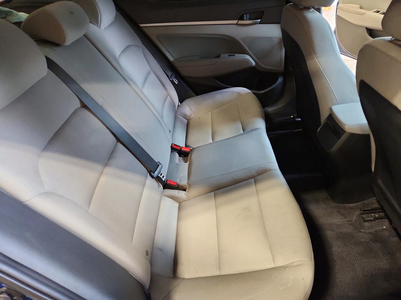 2017 HYUNDAI ELANTRA SE photo 10