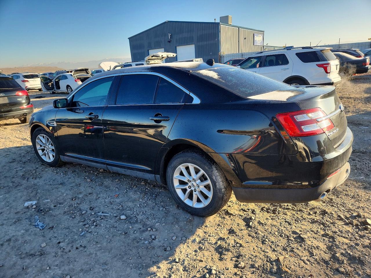 2014 FORD TAURUS SE photo 2