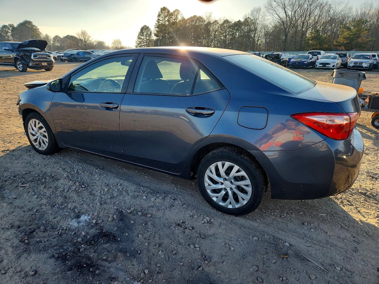 2018 TOYOTA COROLLA L photo 2