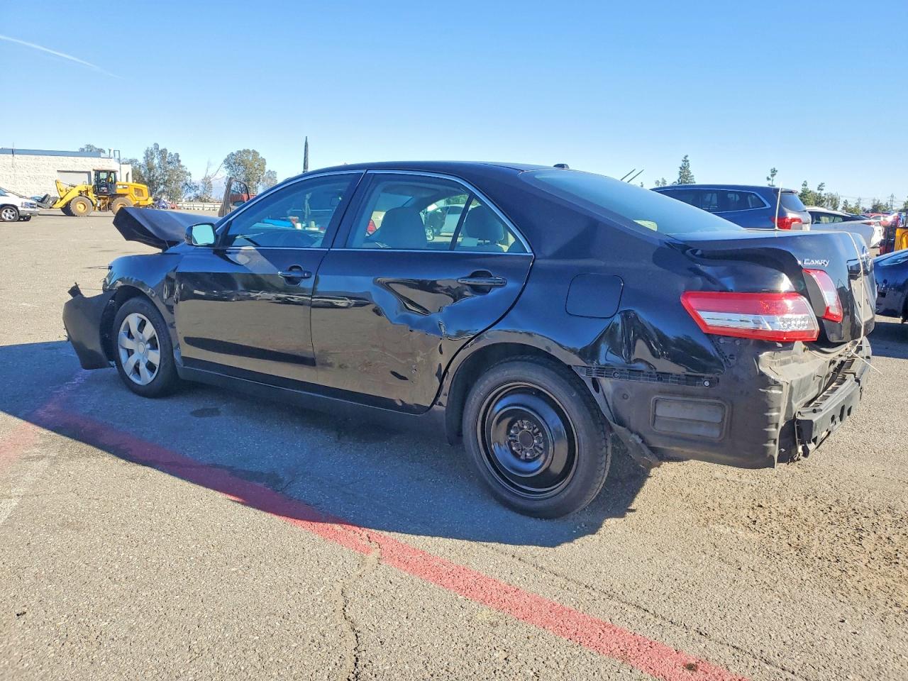 2011 TOYOTA CAMRY BASE photo 3