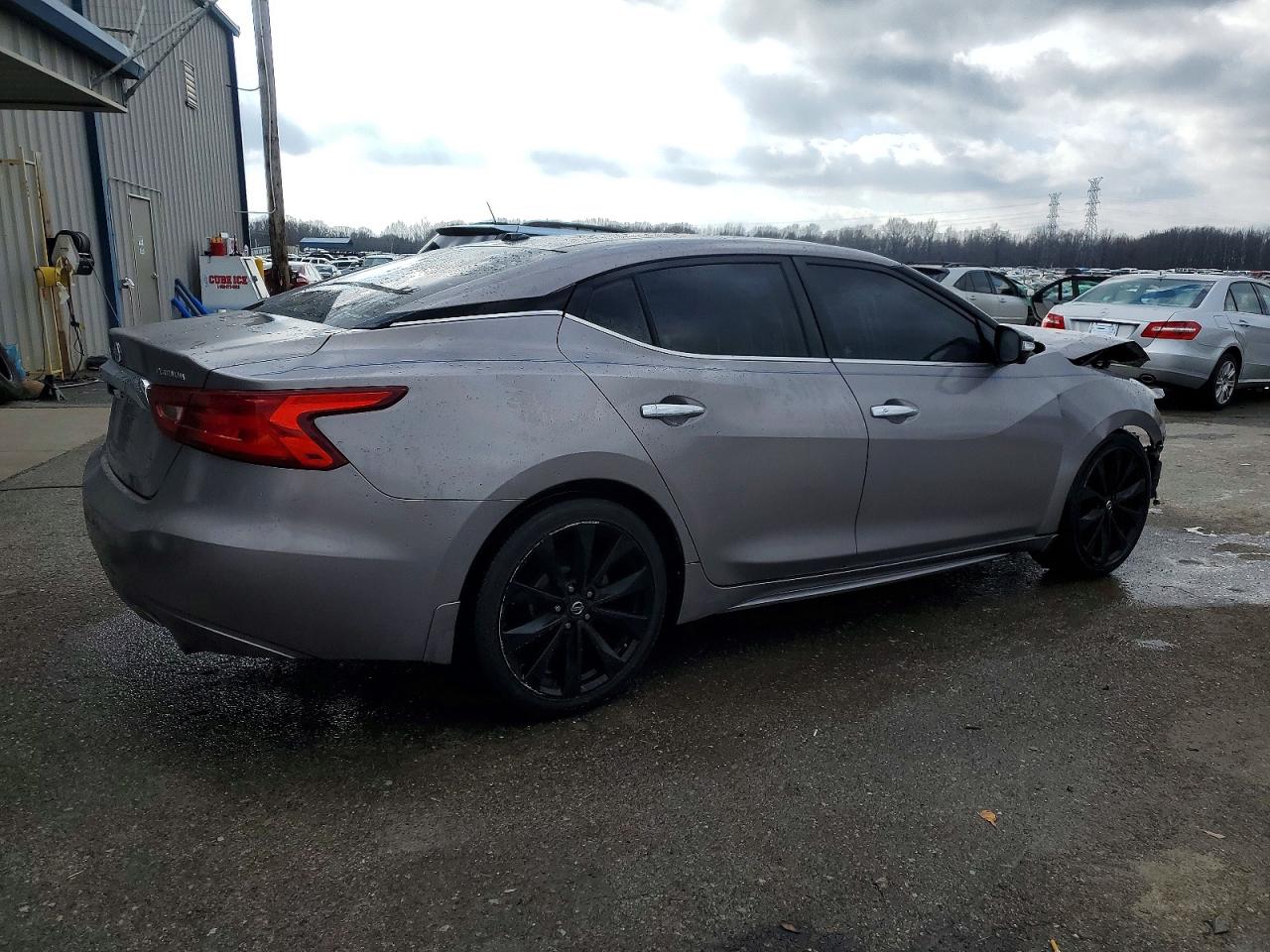 2017 NISSAN MAXIMA PLATINUM photo 3