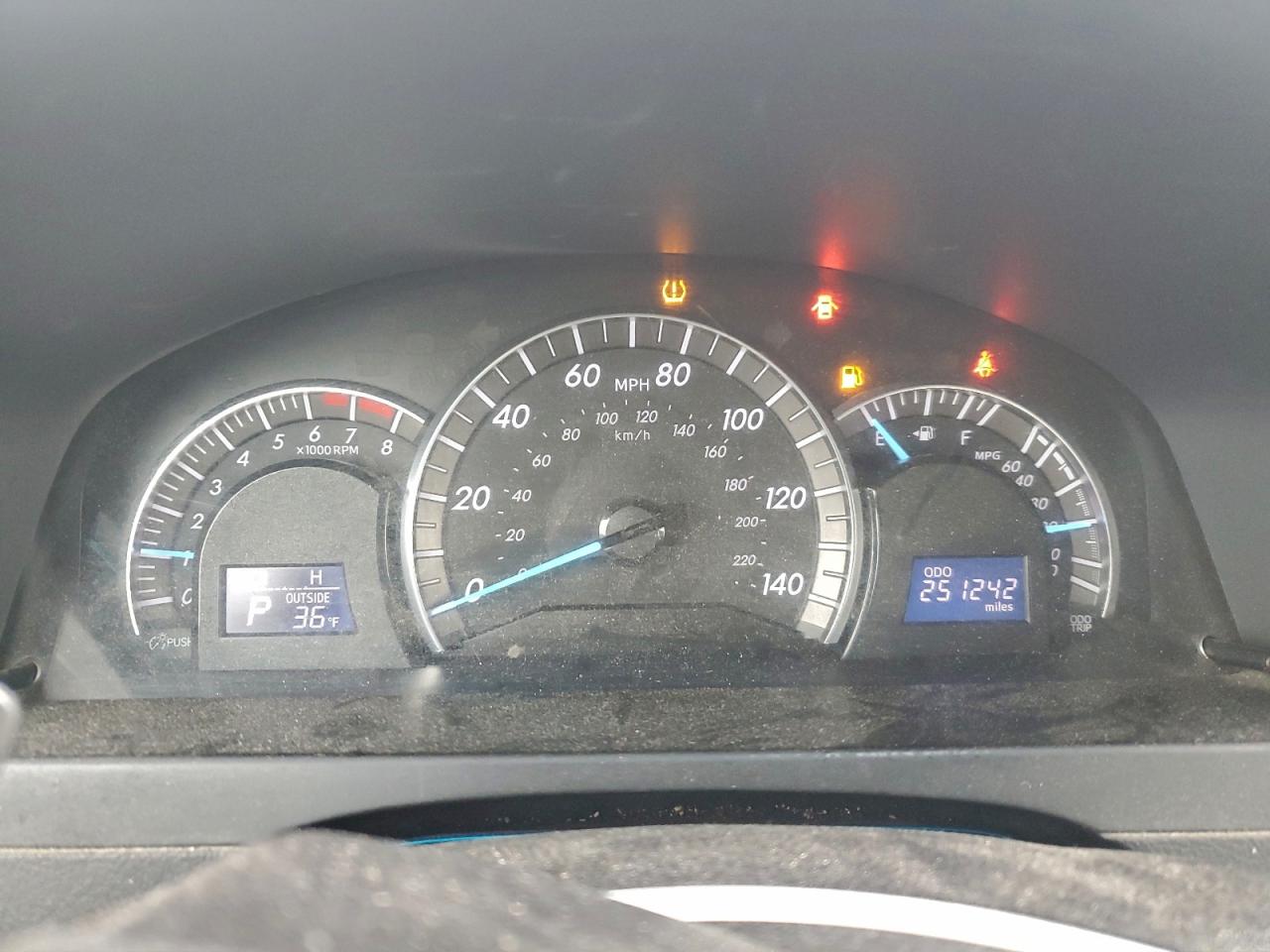 2013 TOYOTA CAMRY L photo 9