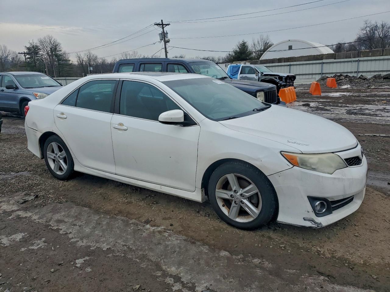 2013 TOYOTA CAMRY L photo 4